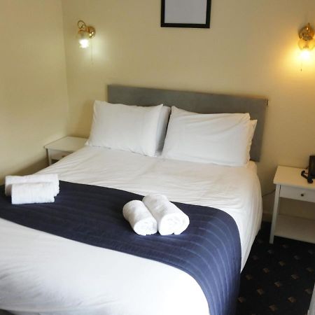 The Riverside Hotel Monmouth Buitenkant foto