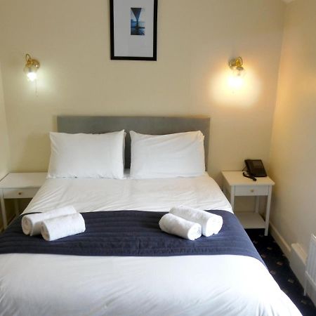 The Riverside Hotel Monmouth Buitenkant foto
