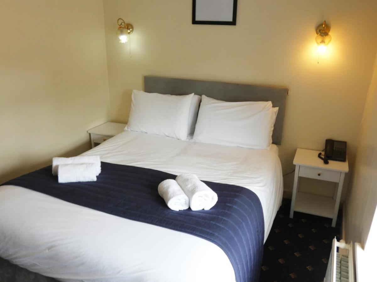 The Riverside Hotel Monmouth Buitenkant foto