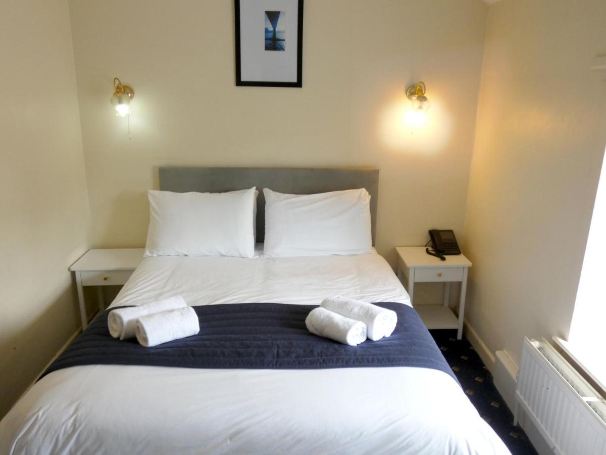 The Riverside Hotel Monmouth Buitenkant foto