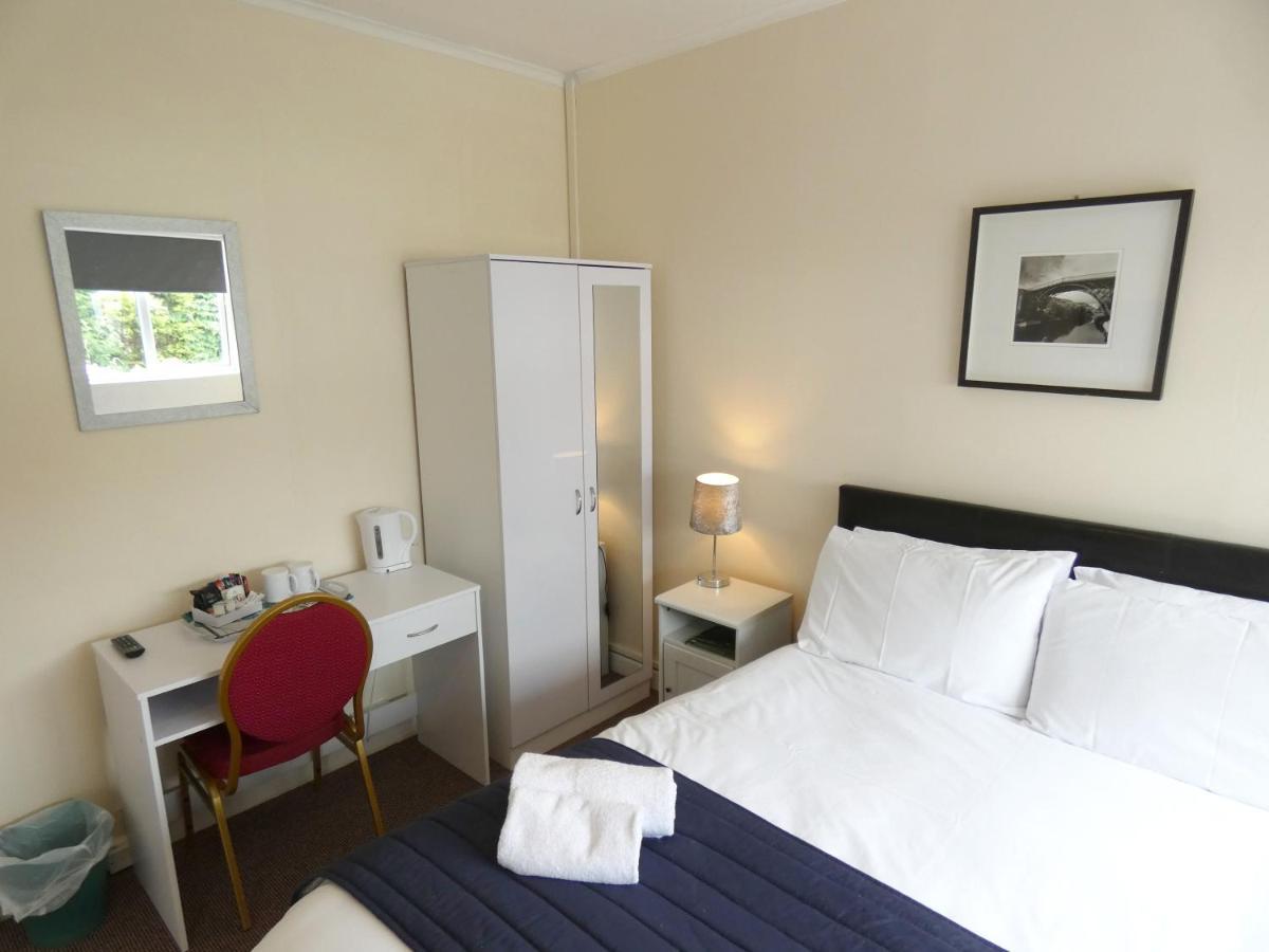 The Riverside Hotel Monmouth Buitenkant foto