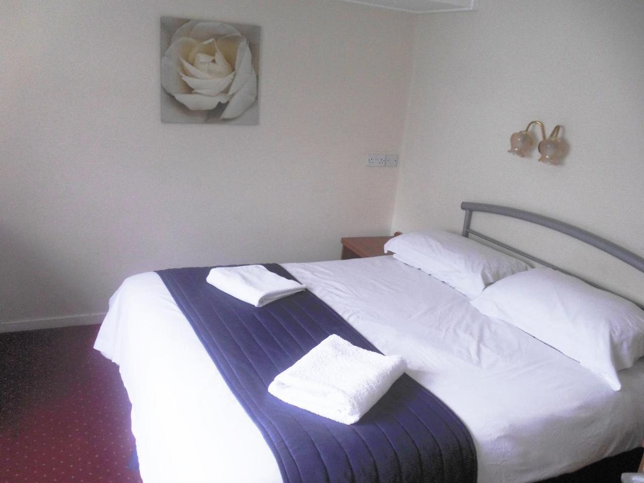 The Riverside Hotel Monmouth Buitenkant foto