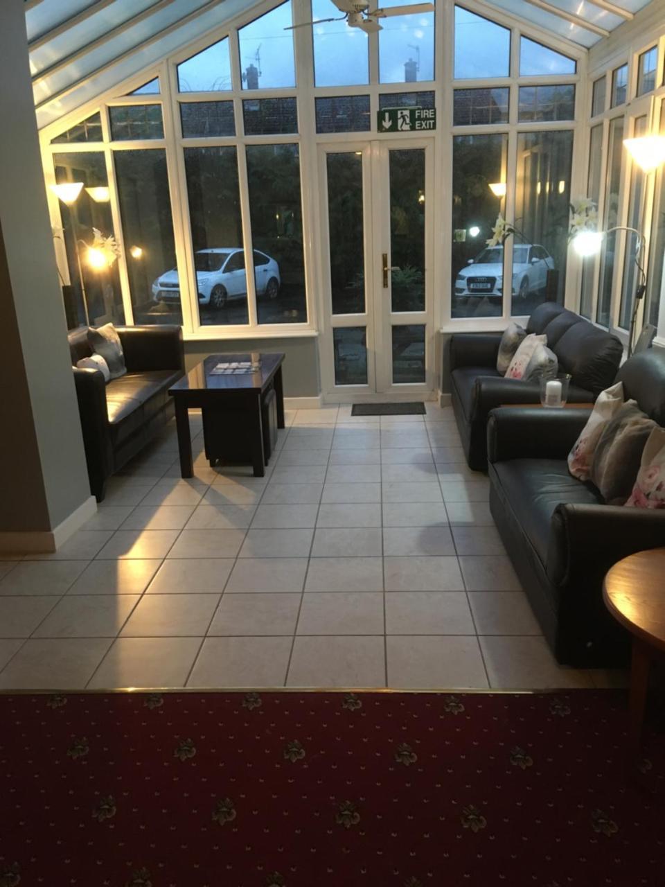 The Riverside Hotel Monmouth Buitenkant foto